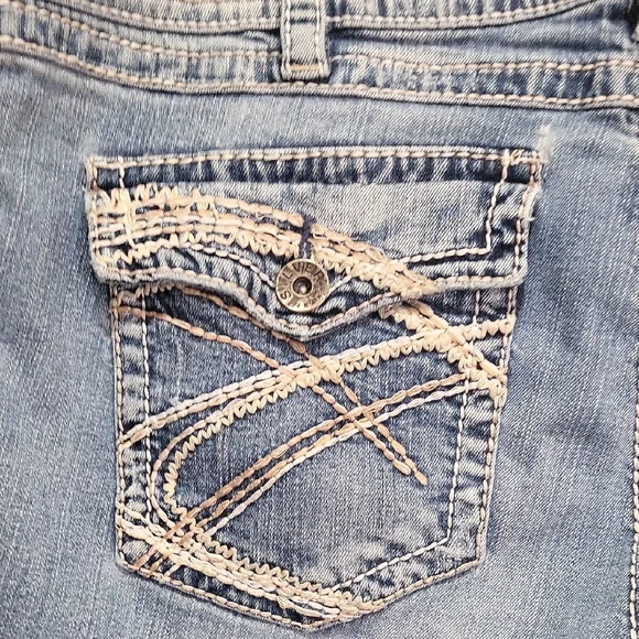 Distressed Blue Jeans - Picture 5 of 9